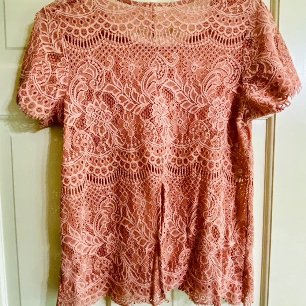 🌸Maurices Pink lace cutout top size medium